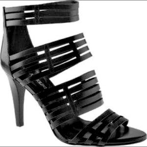 Black leather Enzo Angiolini Beehive sandals 8.5